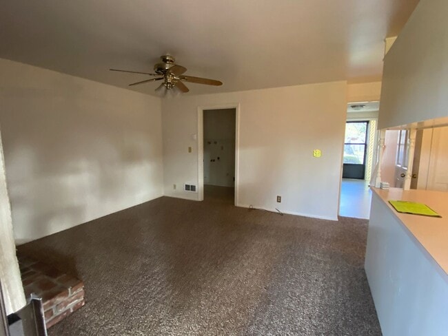 Building Photo - DECEMBER RENT FREE!