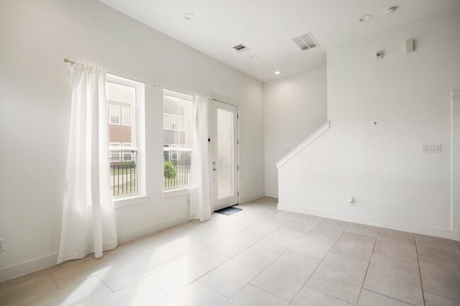 Building Photo - 594 Janisch Rd