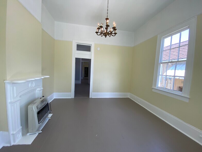 Building Photo - 2727 Onzaga St