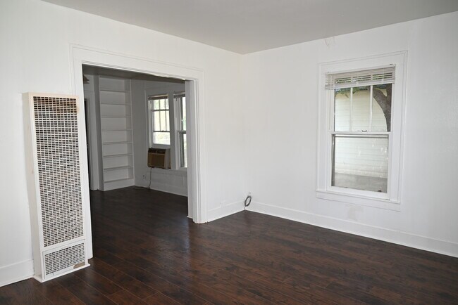 Building Photo - 2122 Yale Ave