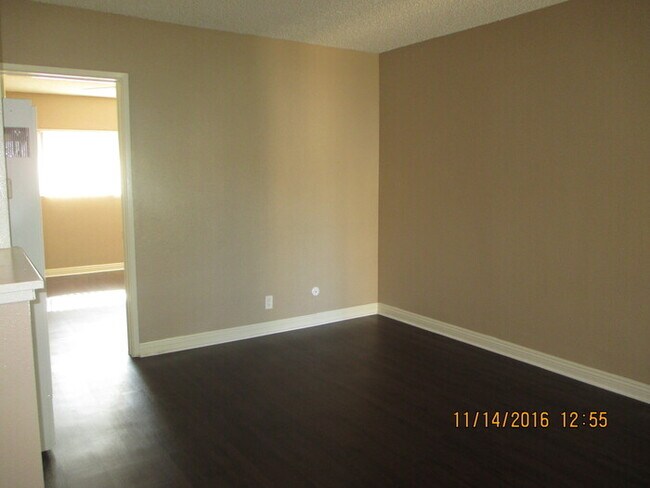 Building Photo - 2114 S Mallul Dr