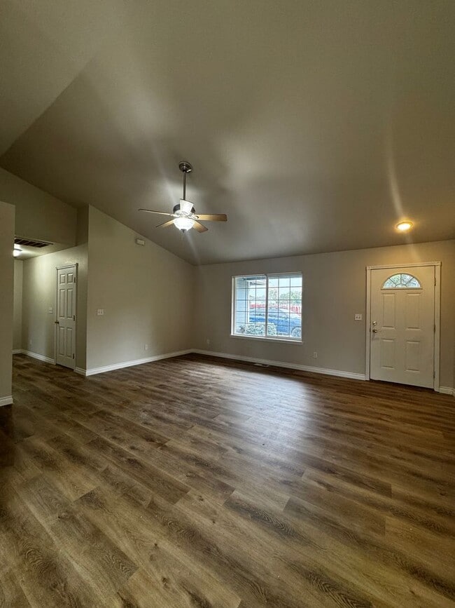 Building Photo - 2203 N Abbey Glen Ct