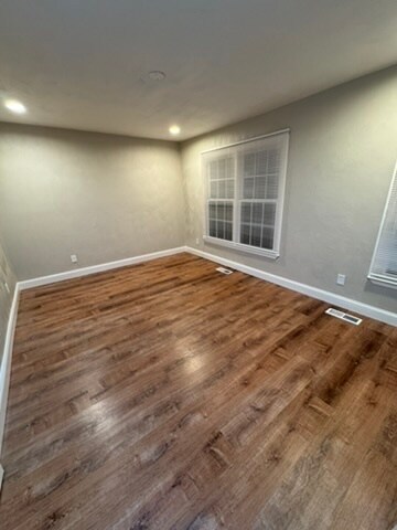 Building Photo - 1305 White Birch Ln