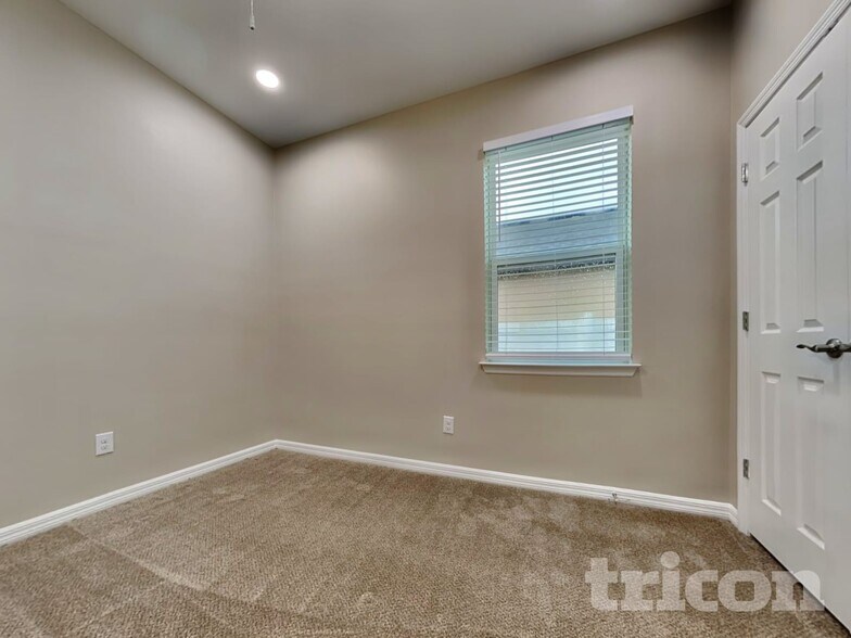Building Photo - 33091 Frogs Leap Ln