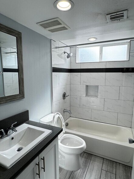 Building Photo - 433 1/2 East 30th Street