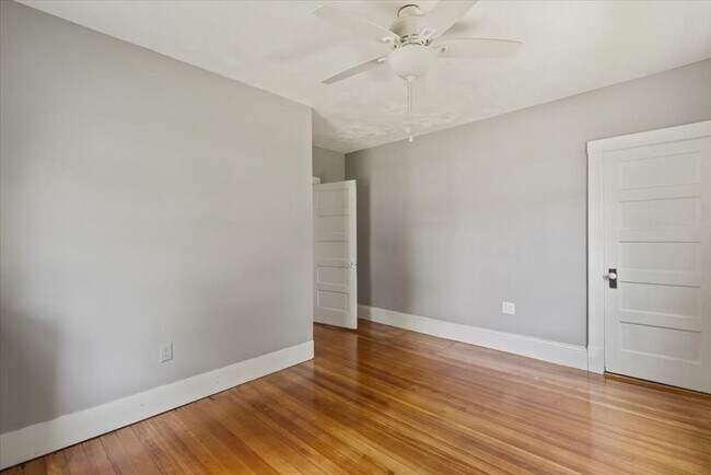 Building Photo - 254 N Elm St