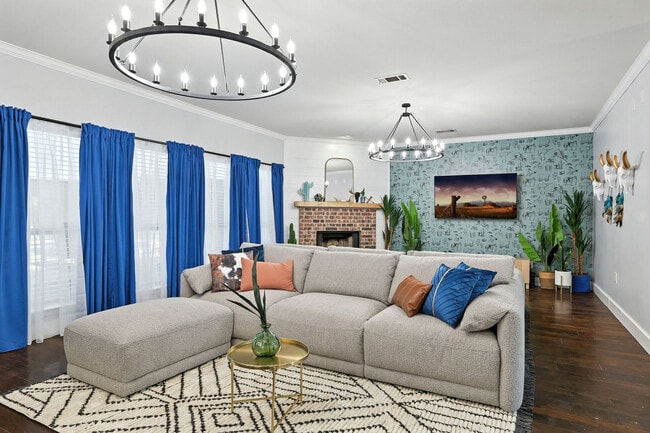 Building Photo - 2516 Castle Pines Dr