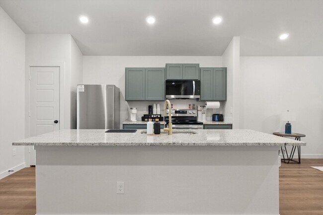 Building Photo - Now Pre-Leasing and a 55' TV -New 3/2/2 in Willowbend