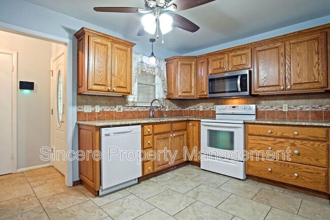 Building Photo - 2321 N Peniel Ave