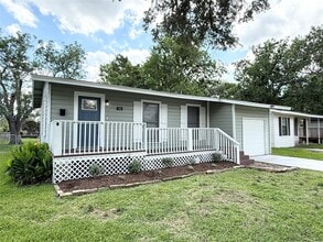Building Photo - 322 Azalea St