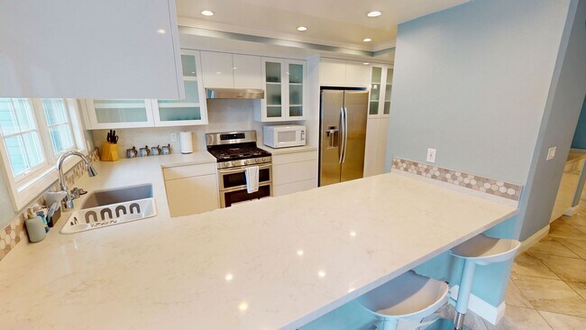 Building Photo - Great LOCATION | Close to Orange Ave & Beach