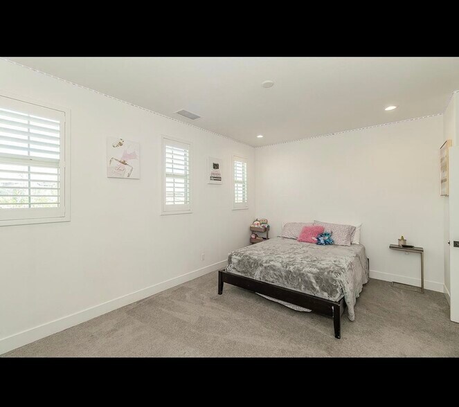 Building Photo - 4254 Oak Knoll Rd