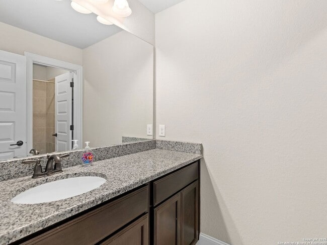 Building Photo - 1714 Kosmas Dr