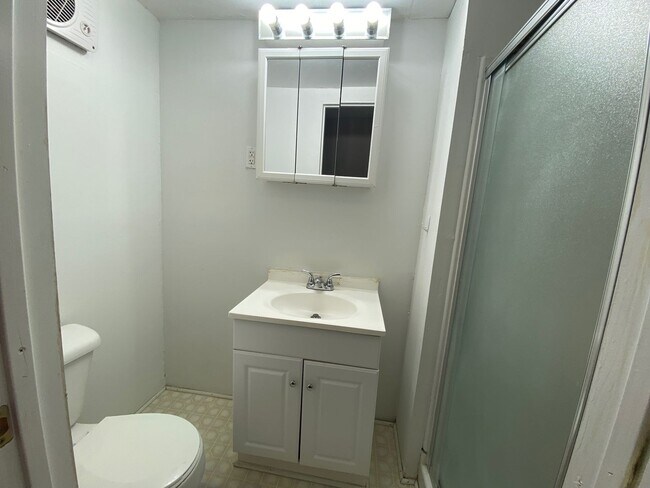 Building Photo - Hunter Ave 1444-1446 MLR (LH2)