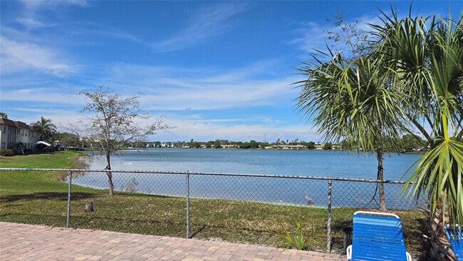 Building Photo - 416 Lakeside Dr