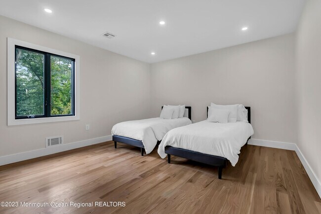 Building Photo - 265 Whalepond Rd