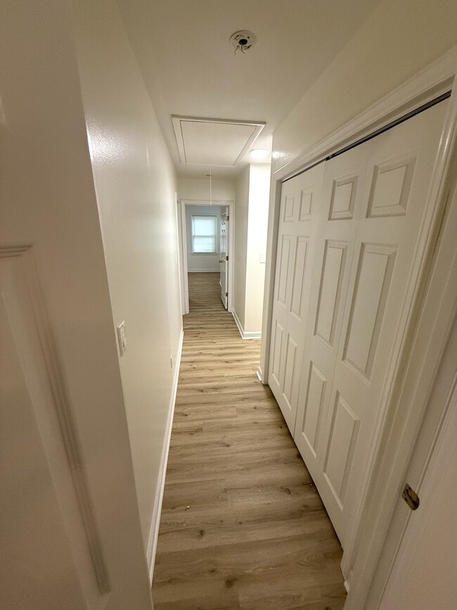 Building Photo - 140 White Oak Cir