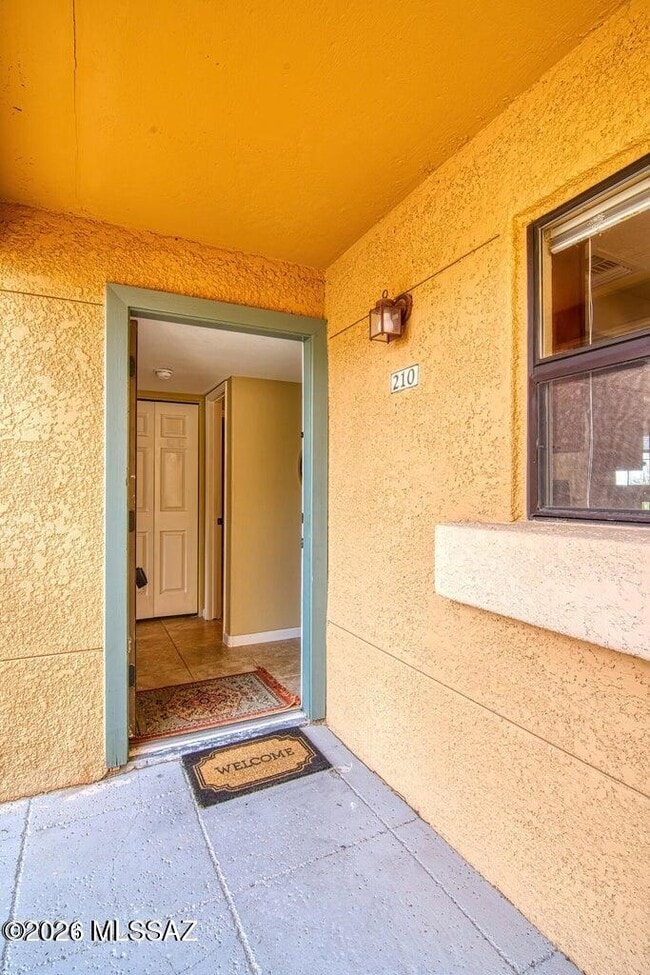 Building Photo - 6651 N Campbell Ave