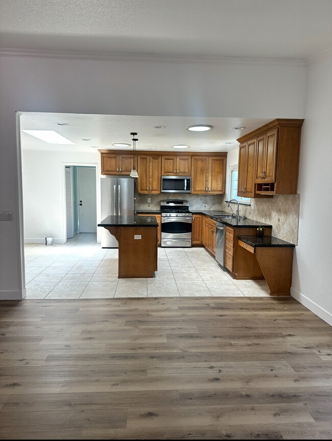 Building Photo - 1701 Ventura Way