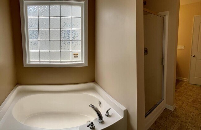 Building Photo - 301 River Oak St