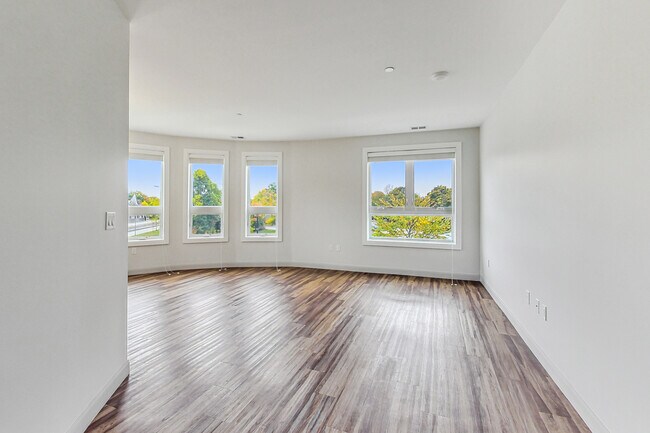 Building Photo - 555 Roger Williams Ave