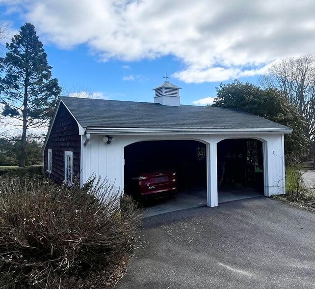 Building Photo - 275 McCorrie Ln