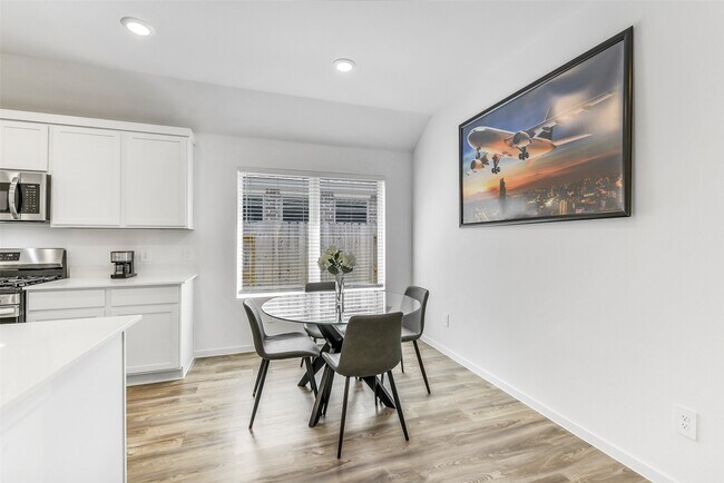 Building Photo - 3126 Stonebriar Dr