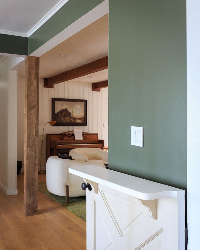 Building Photo - Beautiful Tarzana Rental!