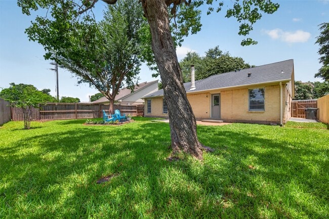 Building Photo - 2450 Long Reach Dr
