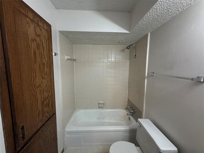 Building Photo - 7109 NW 117th Terrace