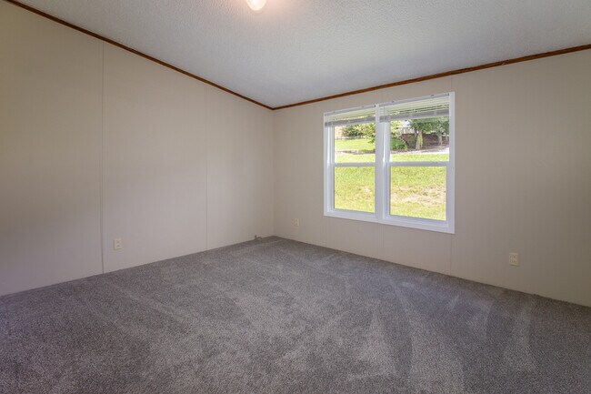 Building Photo - 60 Brooklane Dr
