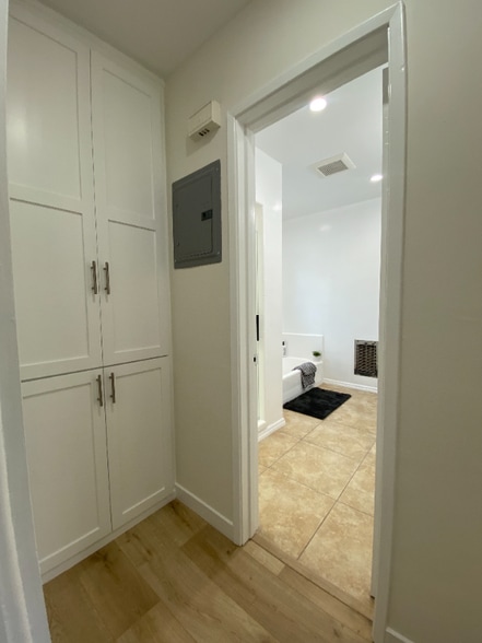 Building Photo - 283 S El Molino Ave