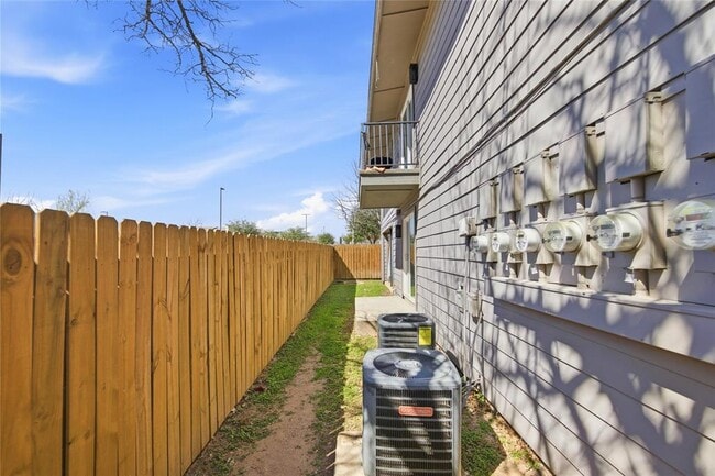 Building Photo - 2705 Windswept Cove
