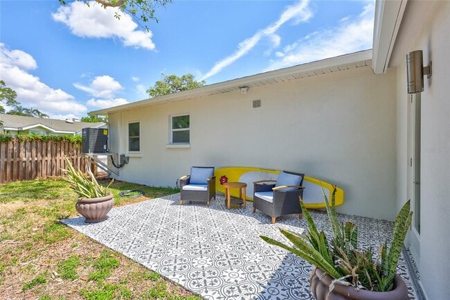 Building Photo - 4321 Sunrise Dr S