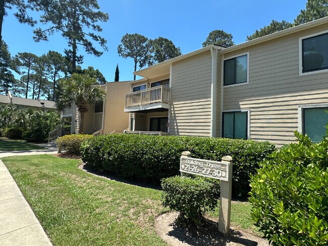 Building Photo - Two Bedroom Renovated South End Condo (Palmetto Bay Villas)!