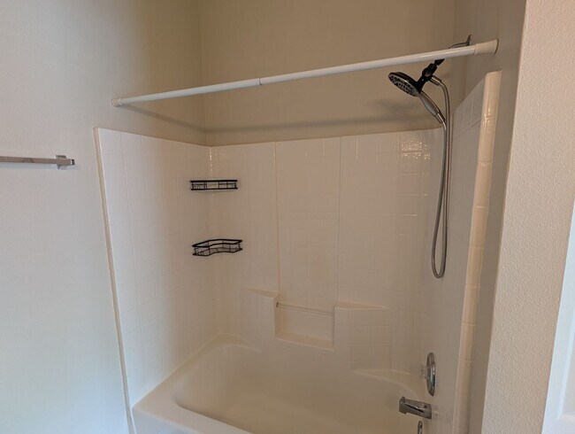 Building Photo - Spacious 2 Bed, 2.5 Bath Townhome in Gated...