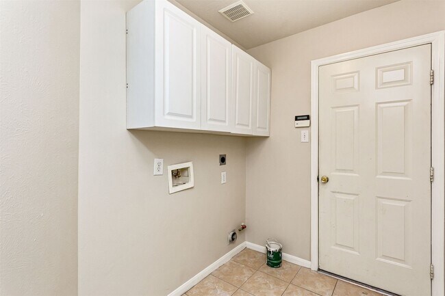 Building Photo - 3131 Stratford Pointe Dr