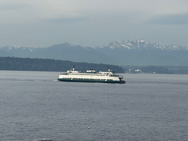 Building Photo - West Seattle Waterfront Condominium ~ West Beach Condominium