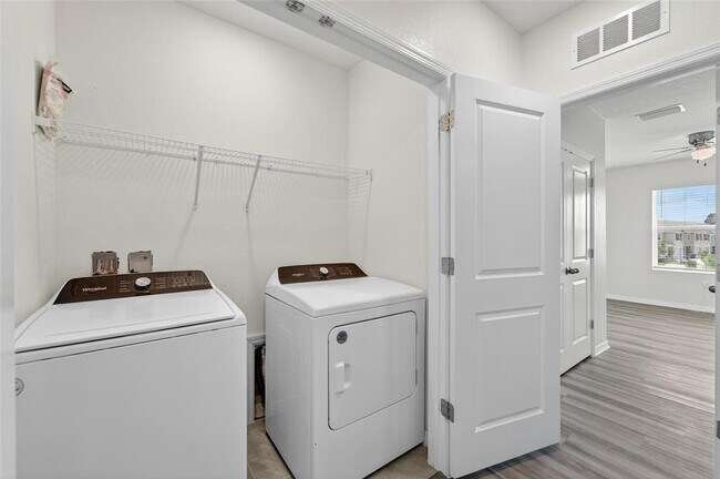 Building Photo - 5068 Captain Davis Dr