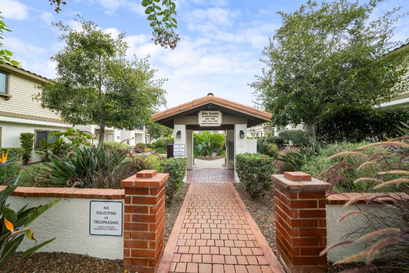 Building Photo - 1013 S Sunshine Ave