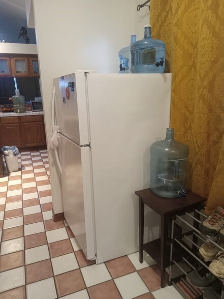 Building Photo - 408 S Ash Ave