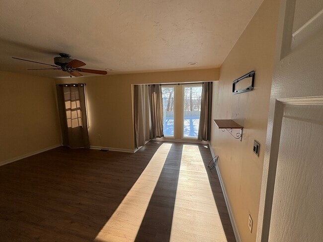 Building Photo - 453 Turnpike St