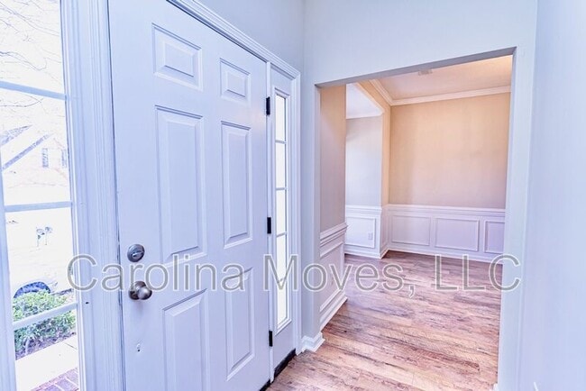 Building Photo - 211 Windsong Dr