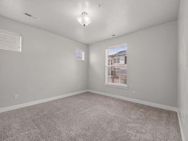 Building Photo - Spacious 3 Bed, 2 Bath Condo in The Exchange – Lehi, UT