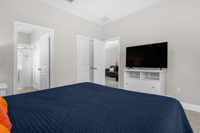 Building Photo - 4159 Oak Tree Dr