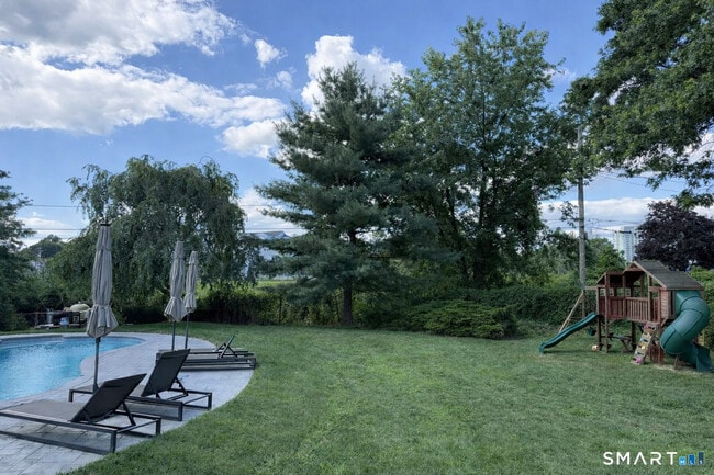 Building Photo - 58 Davenport Dr