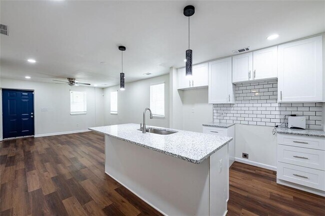 Building Photo - 452 Paines Ave NW