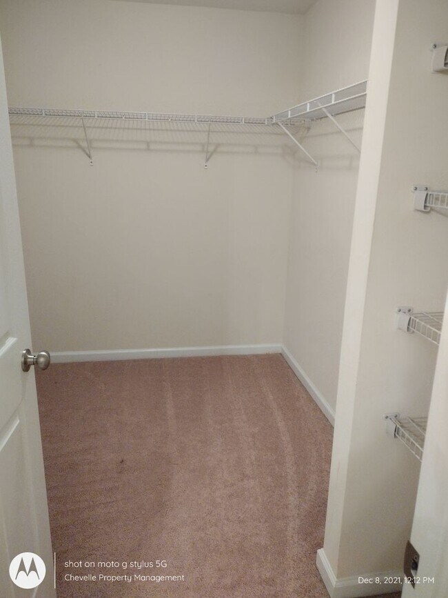 Building Photo - Beautiful 5 bedroom FOR RENT