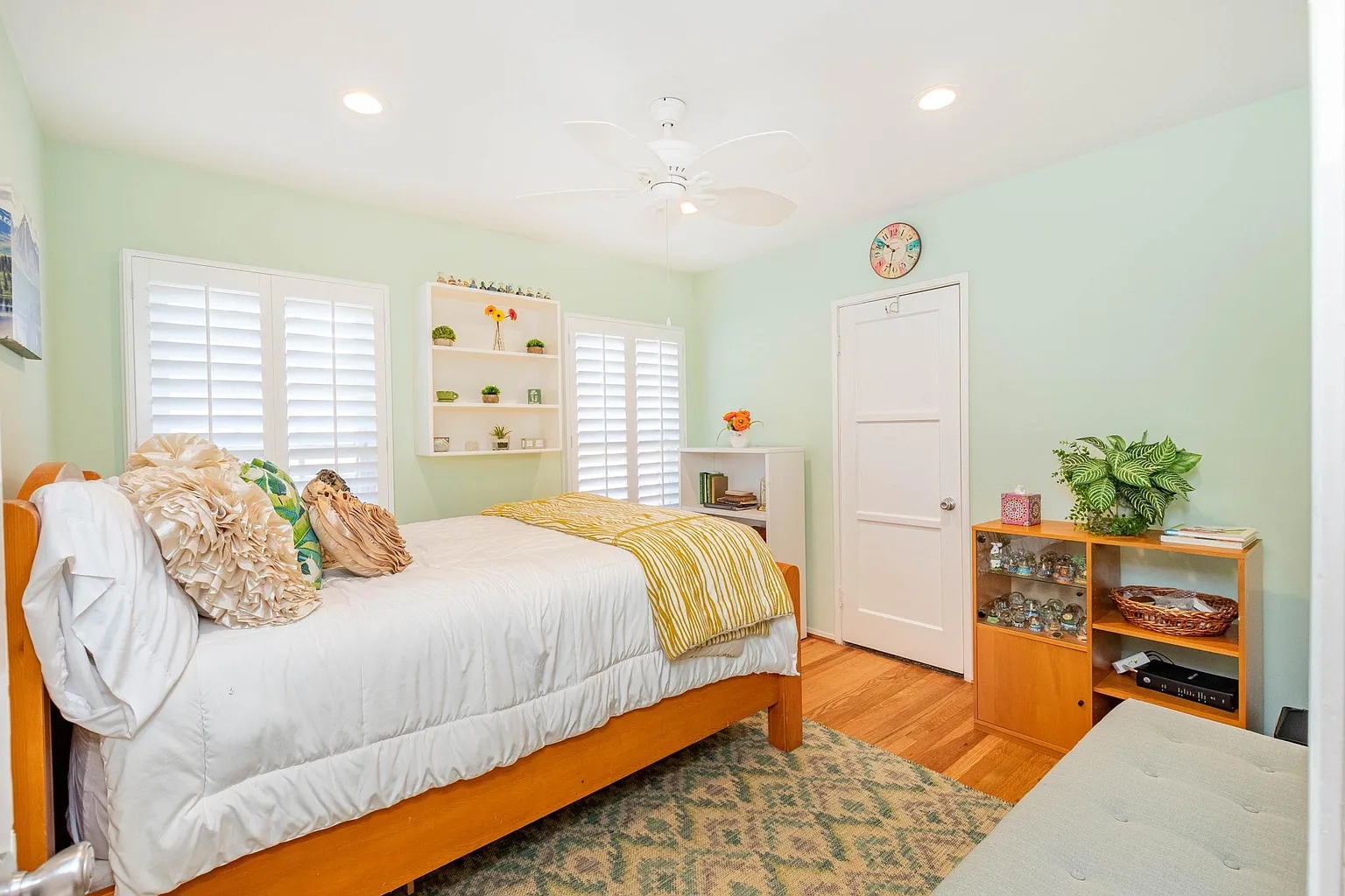 Building Photo - 2120 N Valley St