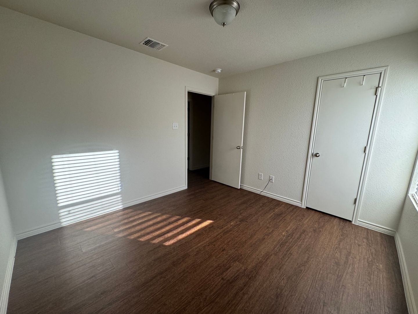 Building Photo - 1537 Justin Lp